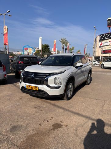 מיצובישי אאוטלנדר