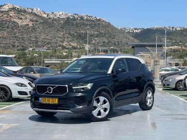 וולבו XC40