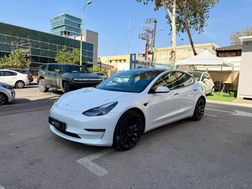 טסלה MODEL 3