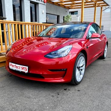 טסלה MODEL 3