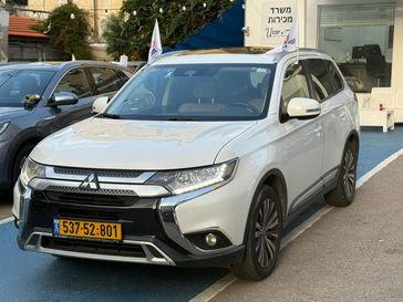 מיצובישי אאוטלנדר