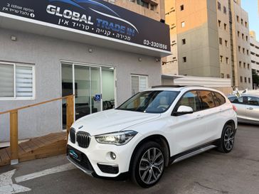ב מ וו X1