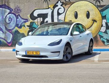 טסלה MODEL 3