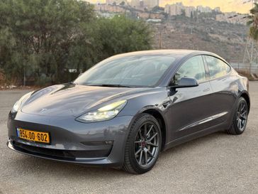 טסלה MODEL 3
