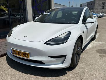 טסלה MODEL 3