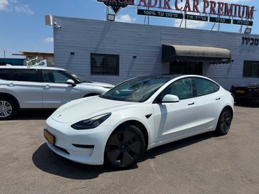 טסלה MODEL 3