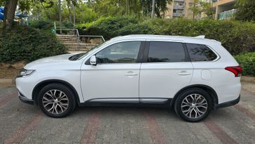 מיצובישי אאוטלנדר