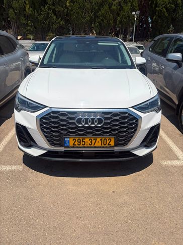 אאודי Q3