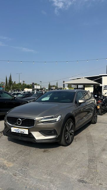 וולבו V60 CROSS COUNTRY