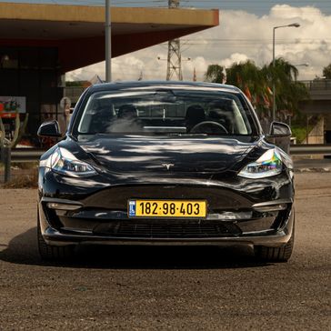 טסלה MODEL 3