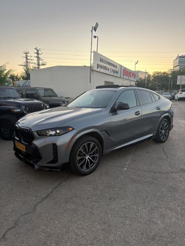ב מ וו X6