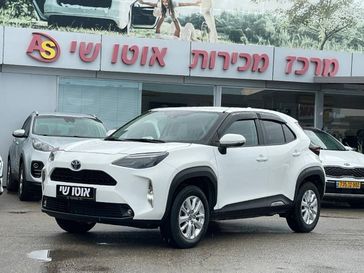 טויוטה יאריס קרוס