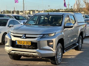 מיצובישי L-200