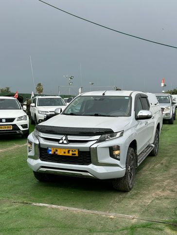 מיצובישי L-200