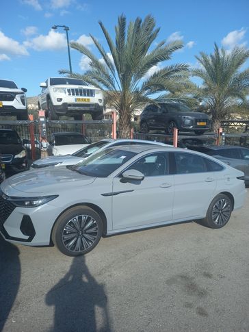 צ'רי ARRIZO 8 PHEV