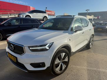 וולבו XC40