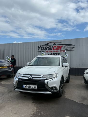 מיצובישי אאוטלנדר