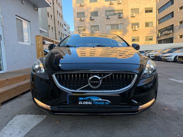 וולבו V40