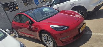טסלה MODEL 3