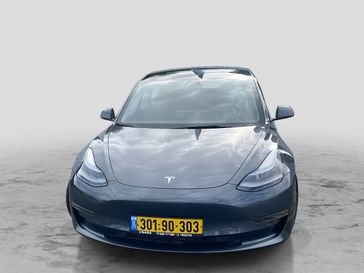טסלה MODEL 3