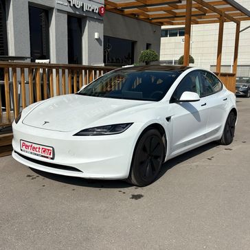 טסלה MODEL 3