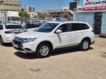 מיצובישי אאוטלנדר