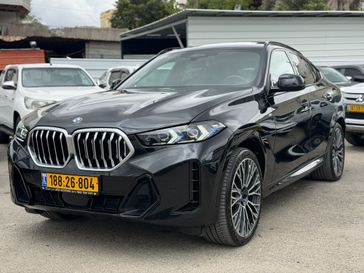 ב מ וו X6