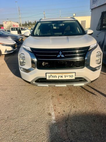 מיצובישי אאוטלנדר