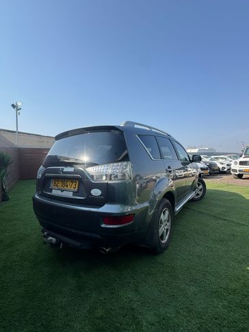 מיצובישי אאוטלנדר