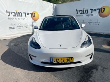 טסלה MODEL 3