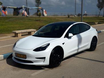 טסלה MODEL 3