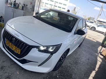 פיג'ו 208