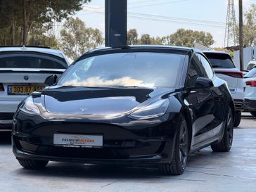 טסלה MODEL 3