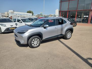 טויוטה יאריס קרוס