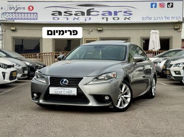 לקסוס IS