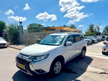 מיצובישי אאוטלנדר