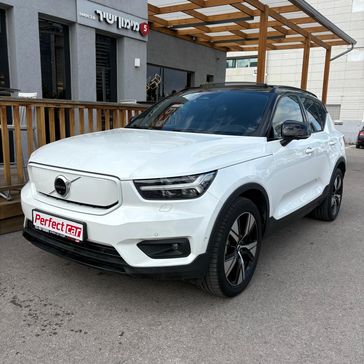 וולבו XC40