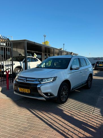 מיצובישי אאוטלנדר