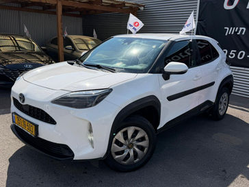 טויוטה יאריס קרוס