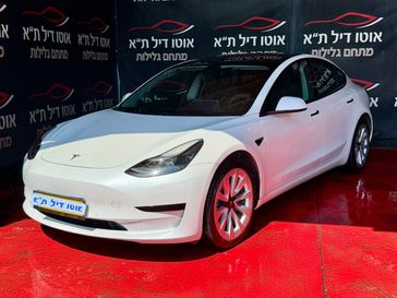 טסלה MODEL 3