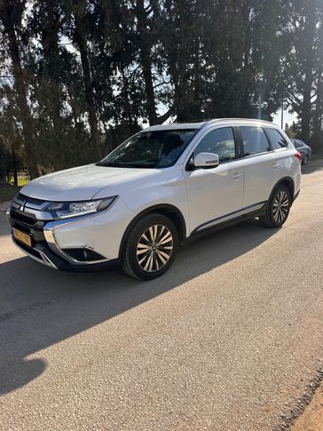 מיצובישי אאוטלנדר