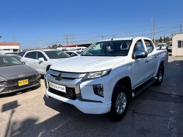 מיצובישי L-200
