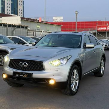 אינפיניטי QX70