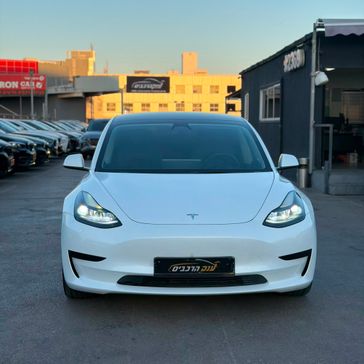 טסלה MODEL 3