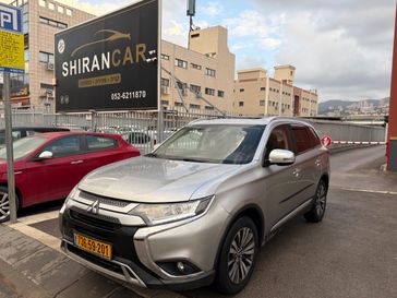 מיצובישי אאוטלנדר