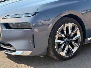 ב מ וו I7