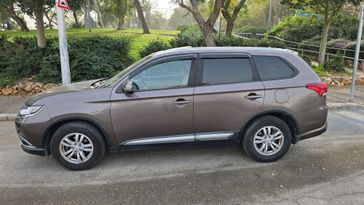 מיצובישי אאוטלנדר