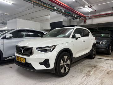וולבו XC40 B4