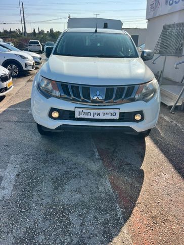 מיצובישי L-200