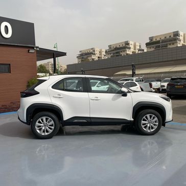 טויוטה יאריס קרוס